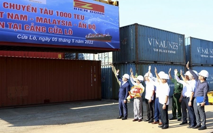 Chuyến tàu container quốc tế đầu tiên cập Cảng Nghệ Tĩnh - 1