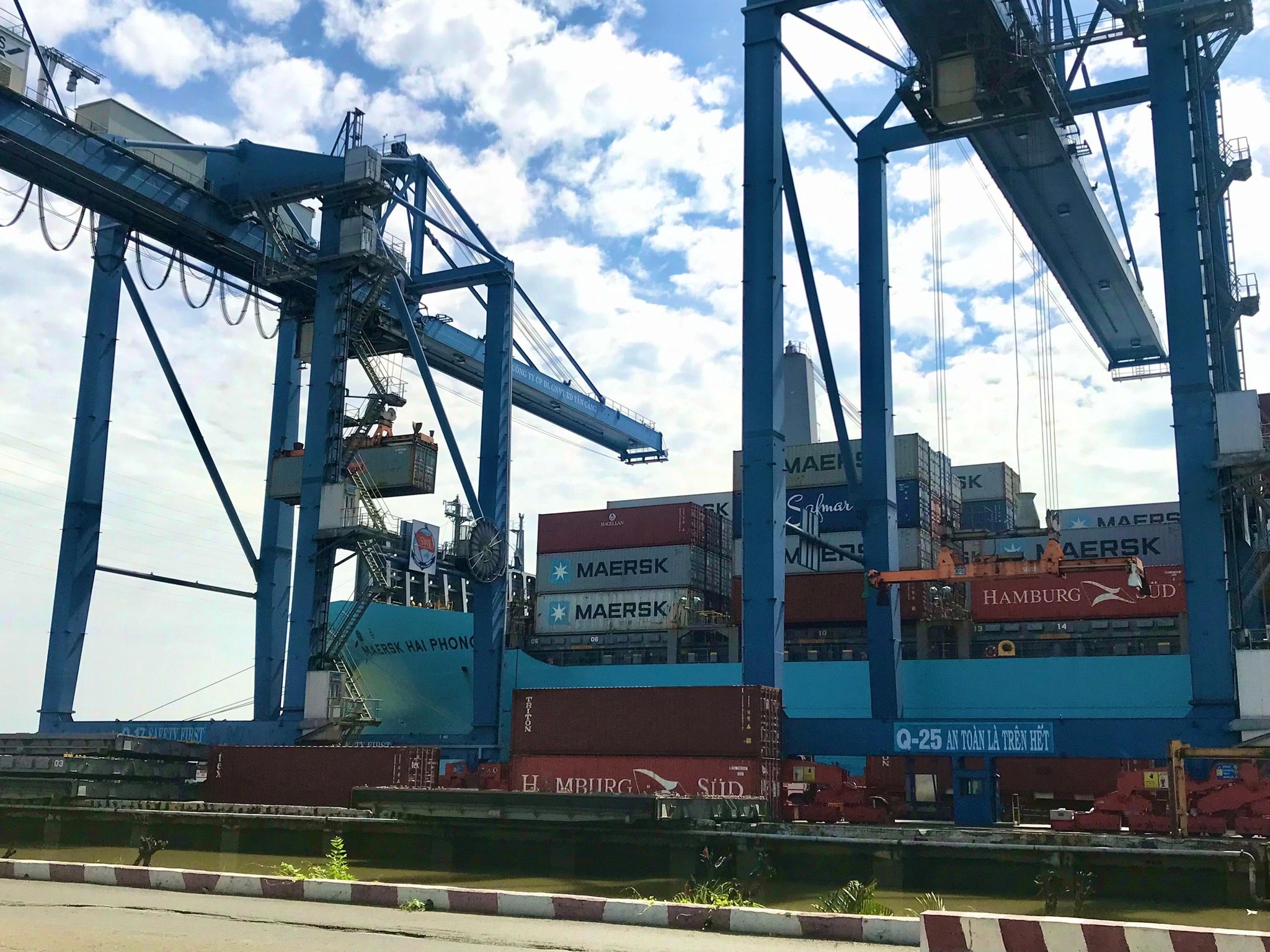 Phí hạ tầng cảng biển TP.HCM: Thu hơn 55 tỉ đồng trong 9 ngày - ảnh 1