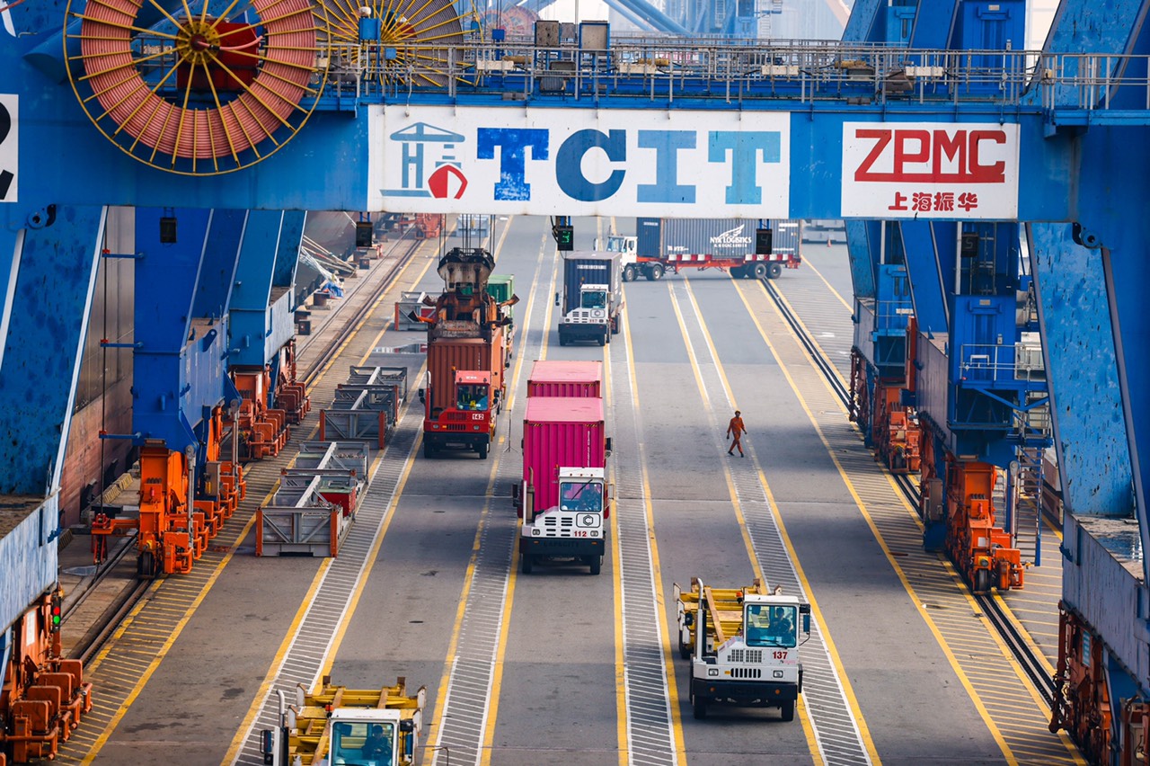 Xếp dỡ hàng xuất, nhập khẩu tại cảng TCIT.