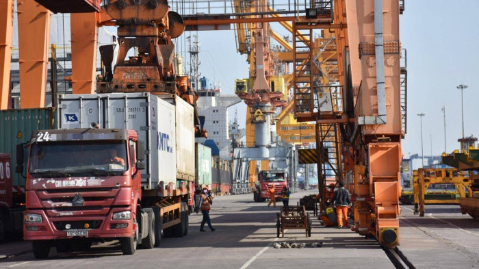 chuyển đổi mô hình quản lý lao động, giảm áp lực cho doanh nghiệp cảng biển