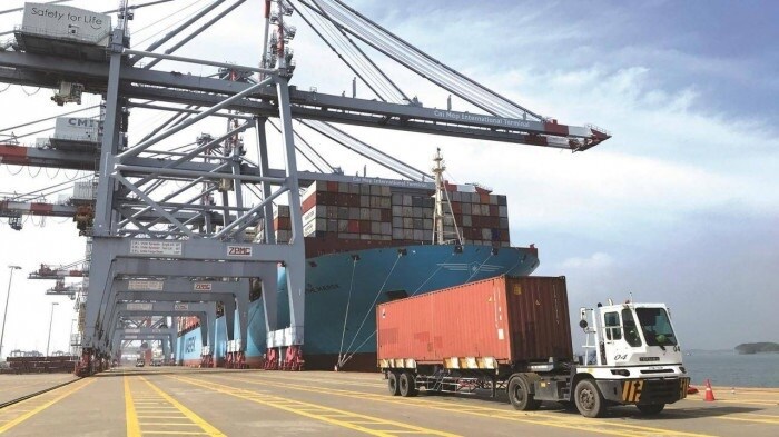 loạt phương tiện bị xử phạt vì chở quá tải tại cảng biển