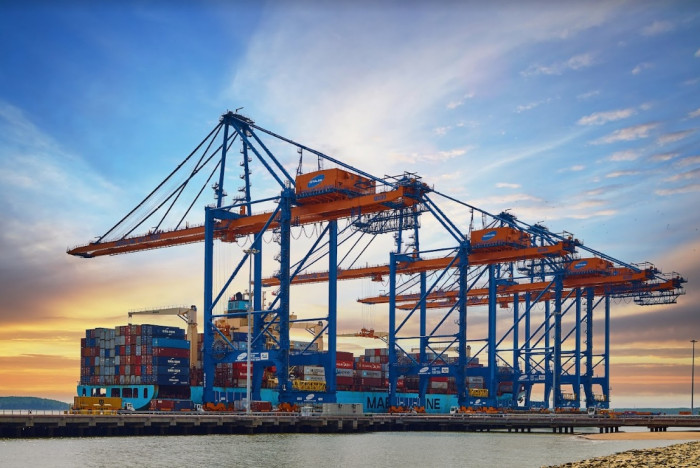 Điều chỉnh giá bốc dỡ container tại cảng biển thực hiện thế nào?