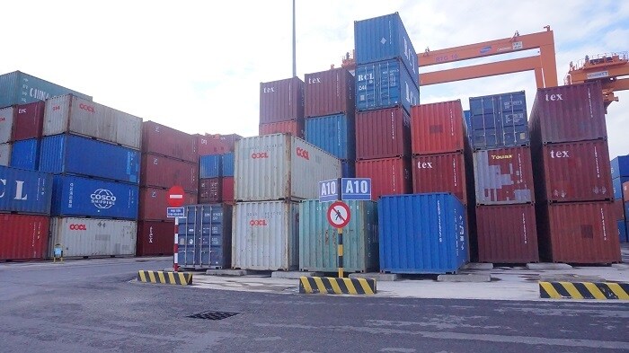 container rỗng ùn ùn đổ về việt nam, nhiều cảng biển chật cứng