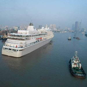 Trang chủ 11 Lai dắt tàu khách vào Cảng Sài Gòn