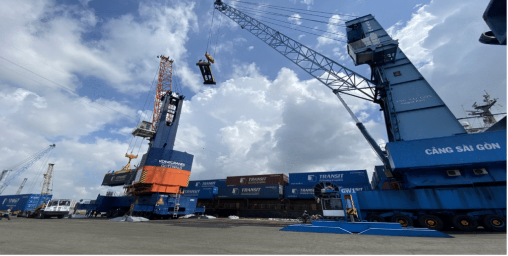 Một số hình ảnh trong ngày khai thác tàu Container Asia Express