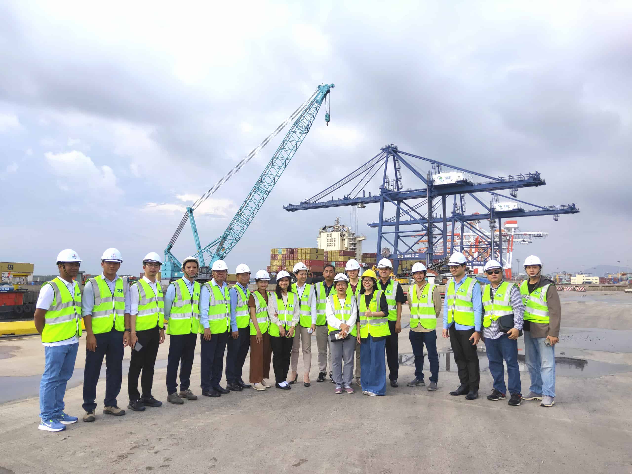 17 thành viên đoàn cảng Phnom Penh Autonomous (Campuchia) tham quan Công ty TNHH liên doanh dịch vụ container quốc tế Cảng Sài Gòn – SSA (SSIT)