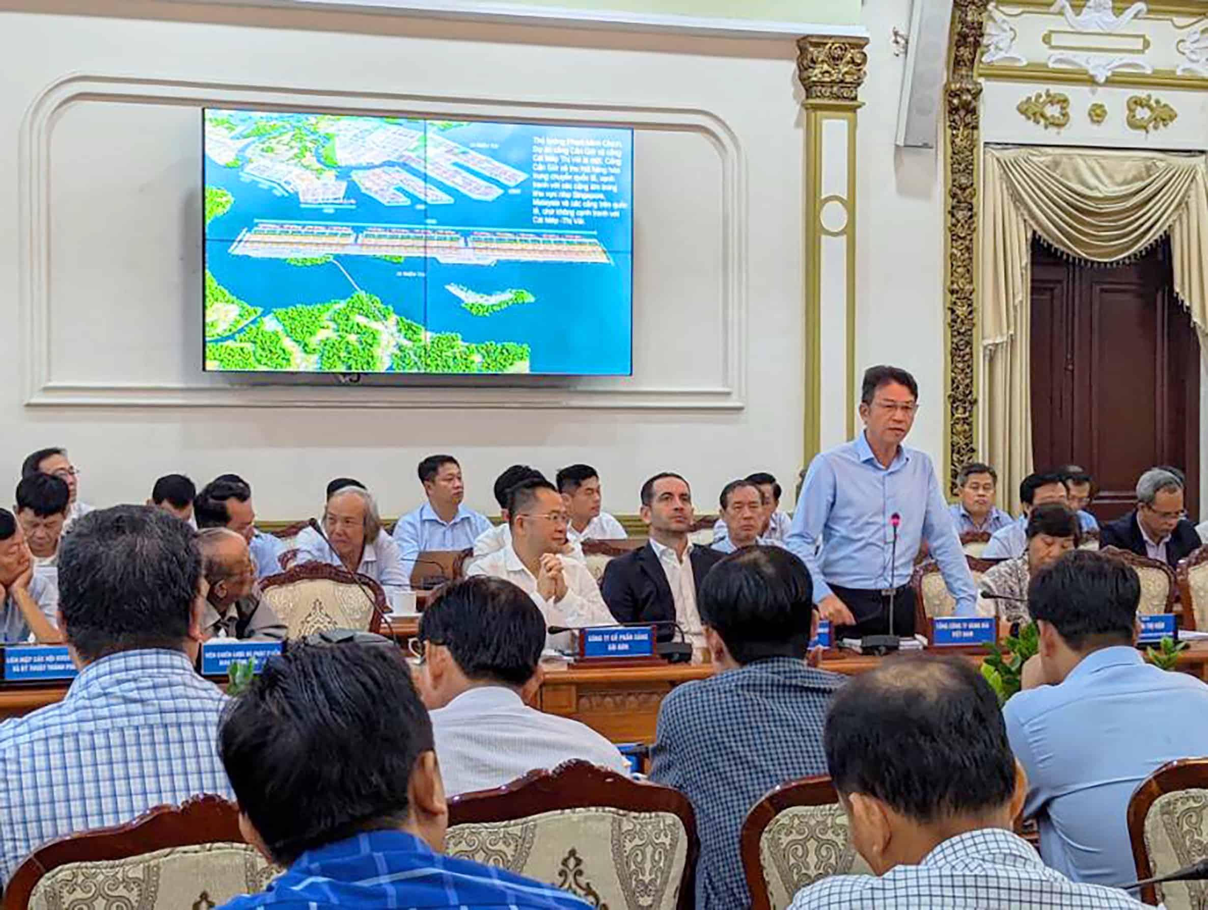 Ông Lê Anh Sơn - Chủ tịch HĐQT VIMC trình bày ý kiến tại hội nghị