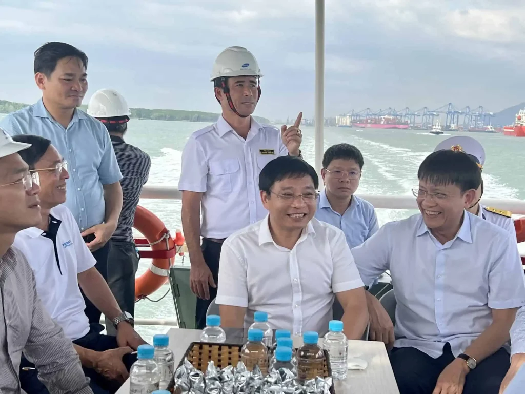 Bộ trưởng Nguyễn Văn Thắng khảo sát khu vực cảng Cái Mép - Thị Vải