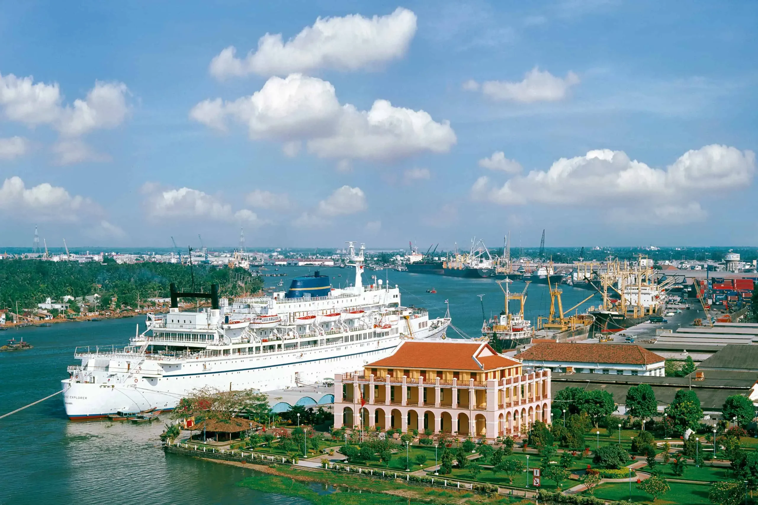 Toàn cảnh Cảng Sài Gòn cùng bến Nhà Rồng nhìn từ trên cao