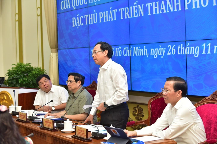 Bí thư Nguyễn Văn Nên phát biểu tại phiên họp