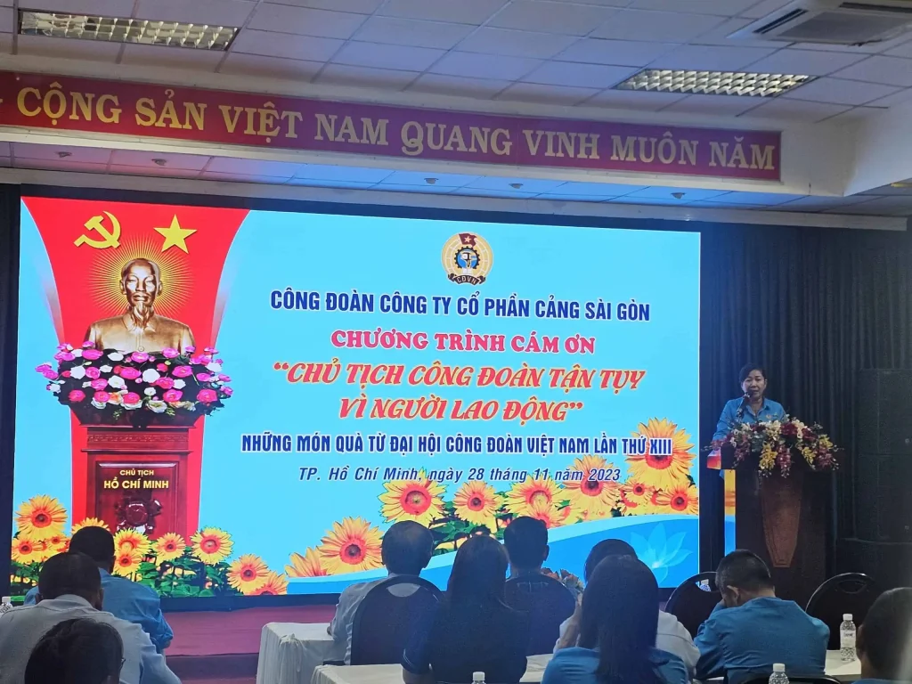 Bà Nguyễn Thị Trinh Nguyên - Chủ tịch Công đoàn phát biểu