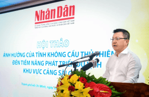 Tổng Biên tập Báo Nhân Dân Lê Quốc Minh phát biểu tại Hội thảo (ảnh nguồn báo Nhân Dân).