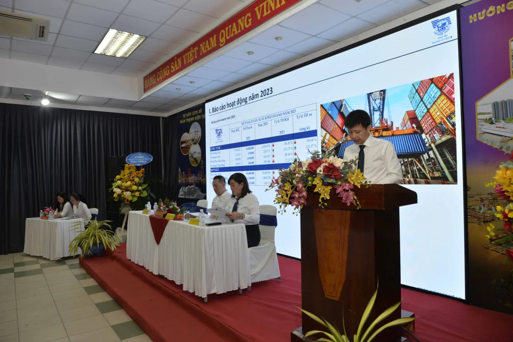 PTGĐ Nguyễn Uyên Minh báo cáo kết quả sản xuất kinh doanh 2023