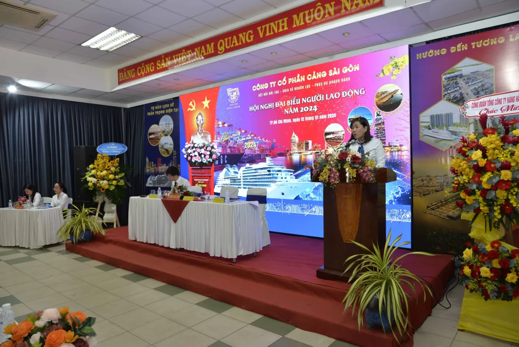 Chủ tịch Công đoàn Nguyễn Thị Trinh Nguyên báo cáo