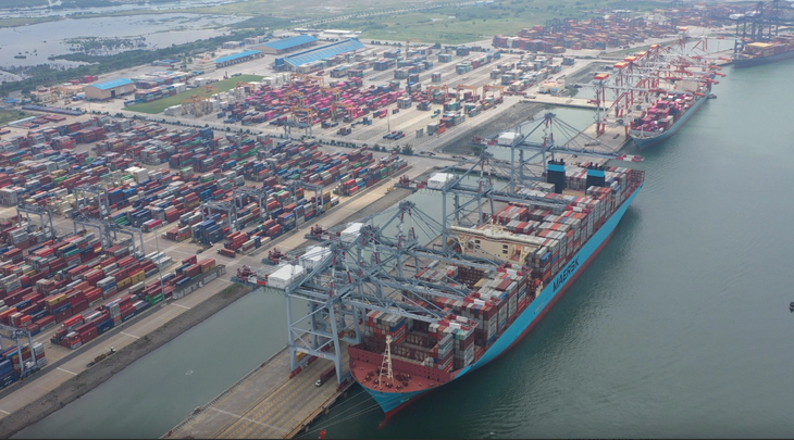 Tàu chở container cập cảng quốc tế Cái Mép