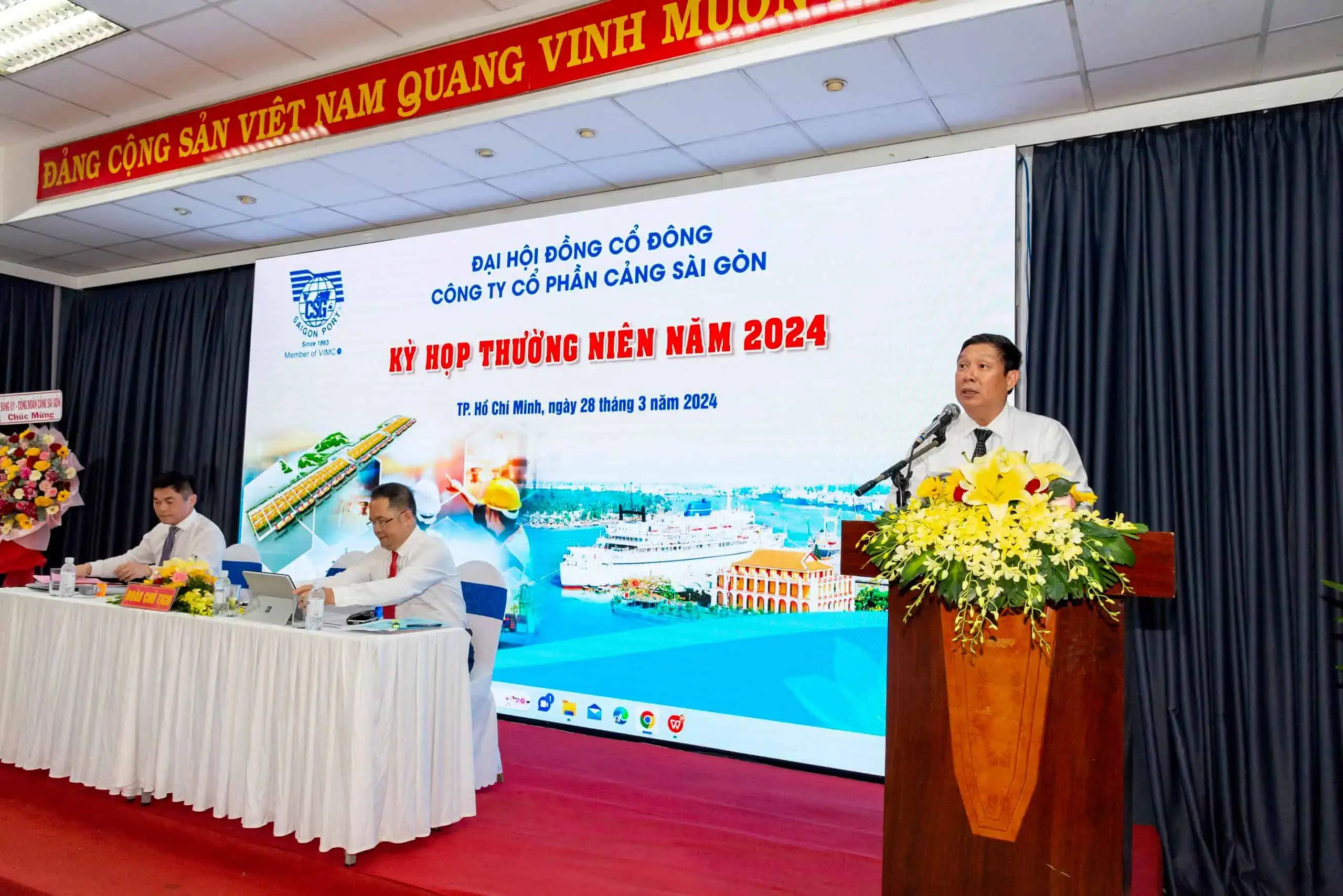 Ông Huỳnh Văn Cường - Chủ tịch HĐQT trình bày báo cáo tại Đại hội
