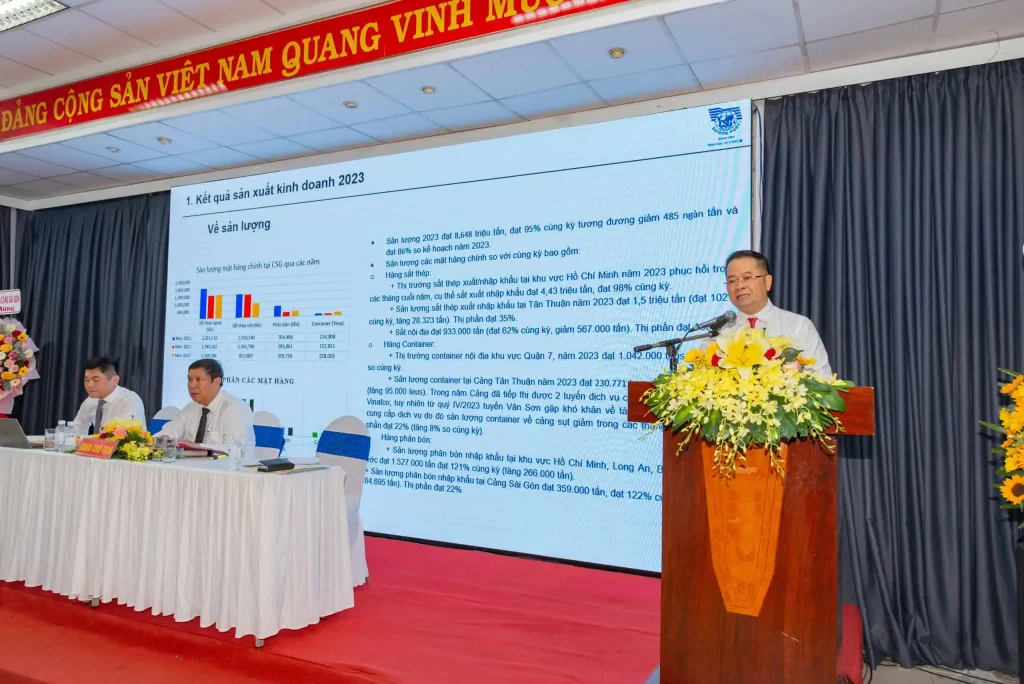 Ông Nguyễn Lê Chơn Tâm - Tổng Giám đốc trình bày báo cáo