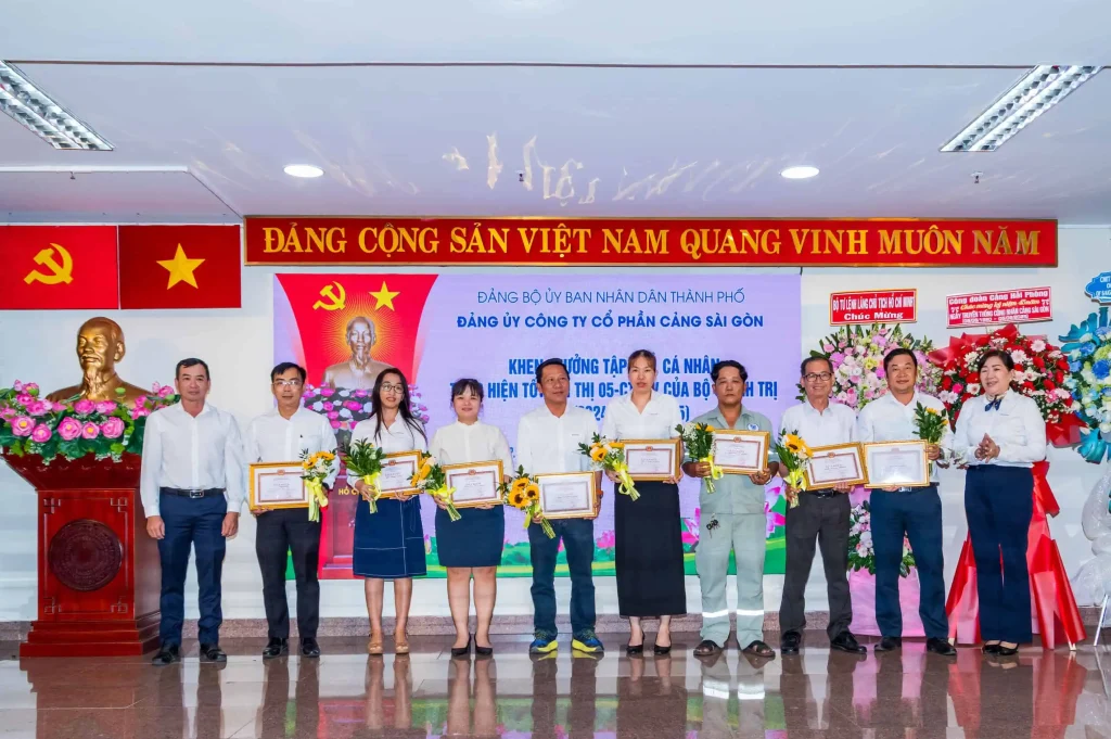 45 năm truyền thống Cảng Sài Gòn: Một chặng đường, một niềm tự hào 12 Bà Nguyễn Thị Trinh Nguyên