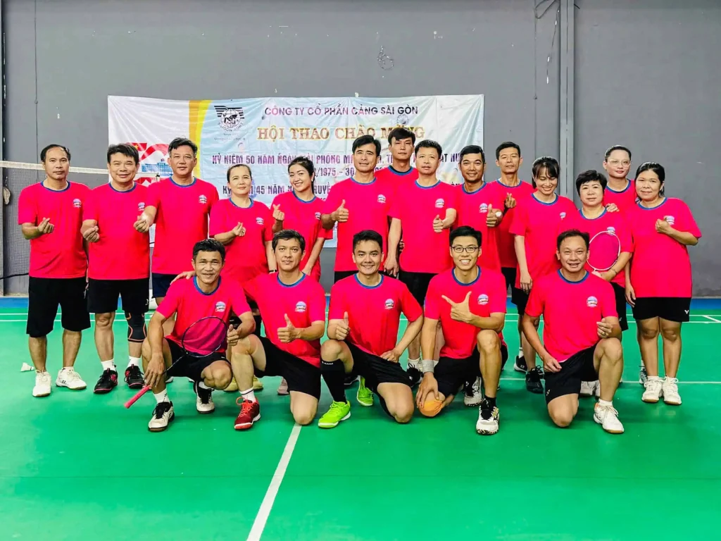 45 năm truyền thống Cảng Sài Gòn: Một chặng đường, một niềm tự hào 14 Đại diện Cảng Sài Gòn tham gia giao lưu bộ môn cầu lông với Công ty TNHH MTV Hoa tiêu Hàng hải Miền Nam.