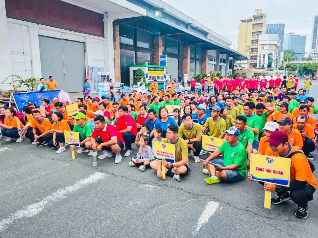 45 năm truyền thống Cảng Sài Gòn: Một chặng đường, một niềm tự hào 17 Tham gia đi bộ
