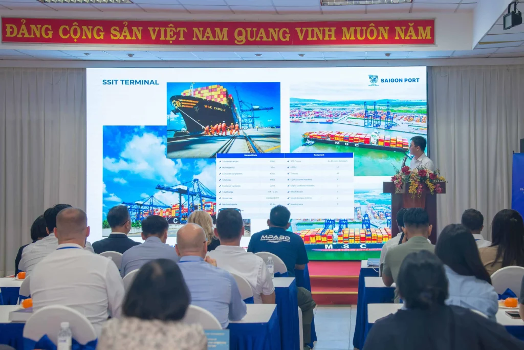Cảng Sài Gòn thắt chặt quan hệ quốc tế tại Hội thảo ASEAN-Hoa Kỳ 3 Ông Lê Minh Cường - Trưởng phòng Kinh doanh Cảng Sài Gòn giới thiệu về các liên doanh tại khu vực Cái Mép - Thị Vải.