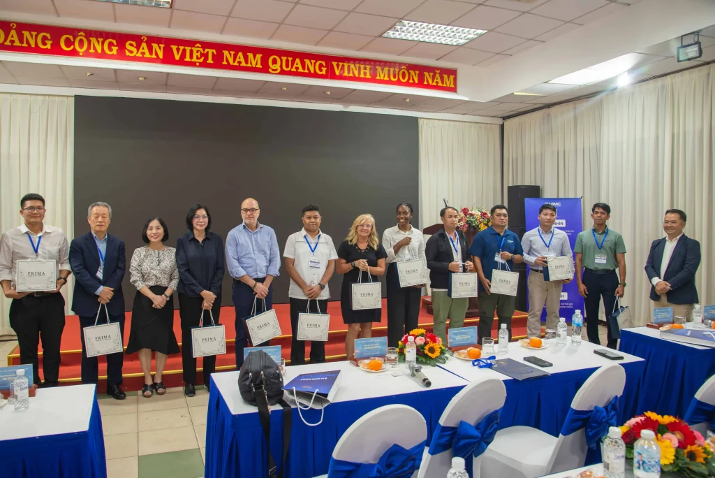 Cảng Sài Gòn thắt chặt quan hệ quốc tế tại Hội thảo ASEAN-Hoa Kỳ 7 Những món quà mang đậm dấu ấn văn hóa và hình ảnh của Cảng Sài Gòn trao tặng đến đoàn đại biểu Hội thảo ASEAN-Hoa Kỳ.