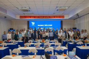 Đoàn đại biểu chụp hình lưu niệm trong chương trình thăm và làm việc tại Cảng Sài Gòn ngày 22/7/2025.