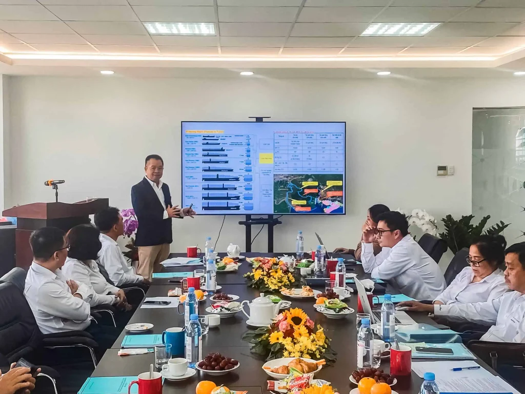 Cảng Sài Gòn - Hiệp Phước tổ chức thành công Đại hội đồng cổ đông thường niên năm 2025 2 Ông Nguyễn Lê Chơn Tâm – Tổng giám đốc Cảng Sài Gòn, kiêm Chủ tịch Hội đồng quản trị Cảng Sài Gòn – Hiệp Phước trình bày báo cáo tình hình hoạt động của HĐQT năm 2024 và phương nhiệm vụ năm 2025