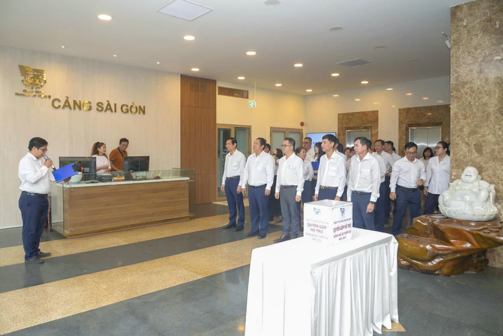 Anh Nguyễn Thái Sơn - Bí thư Đoàn Thanh niên Cảng Sài Gòn chia sẻ về tình hình bão lũ gây thiệt hại nặng nề tại miền Trung trong những ngày qua.