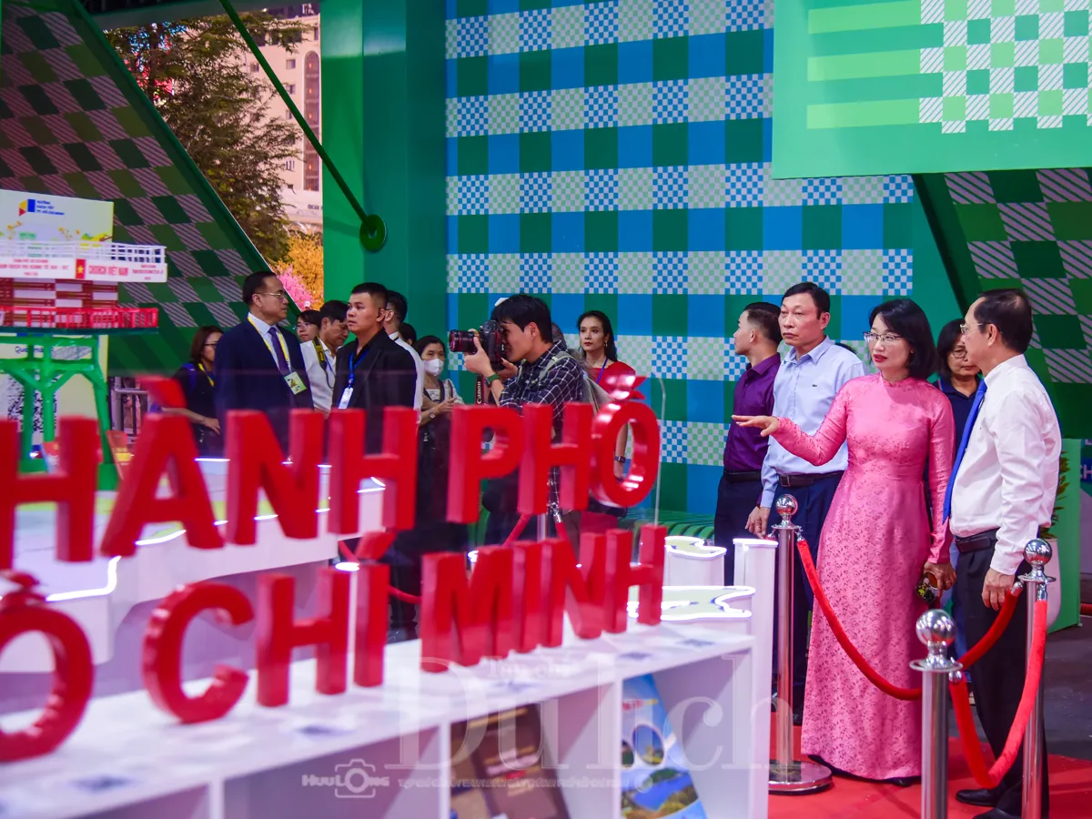 Khai mạc Đường sách Tết, ‘đánh thức’ không gian di sản giữa lòng thành phố 10 Lễ hội Đường sách Tết Bính Ngọ 2026 sẽ tiếp tục phục vụ bạn đọc và du khách đến hết 22 giờ ngày 22/2 (tức Mùng 6 Tết).