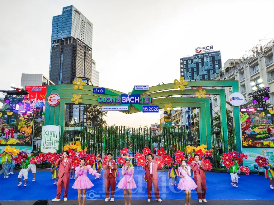 Khai mạc Đường sách Tết, ‘đánh thức’ không gian di sản giữa lòng thành phố 2 Du xuân Bính Ngọ tại Đường sách hứa hẹn là điểm hẹn đầy sức hút, mang lại những trải nghiệm tri thức mới mẻ và thú vị cho người dân cùng du khách.