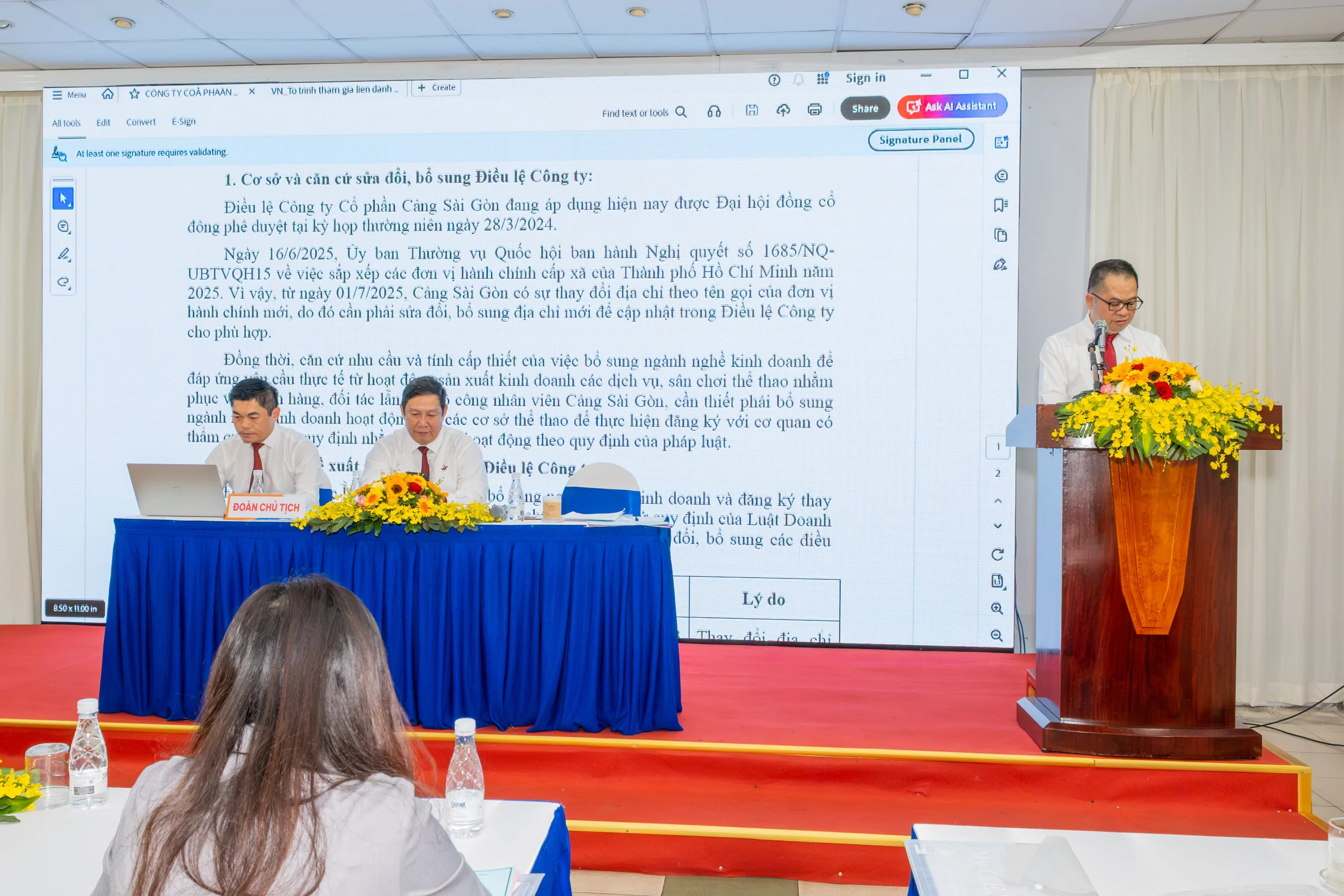 Ông Nguyễn Lê Chơn Tâm - Tổng giám đốc báo cáo về việc bổ sung ngành nghề kinh doanh nhằm đa dạng hóa dịch vụ tại Cảng Sài Gòn.