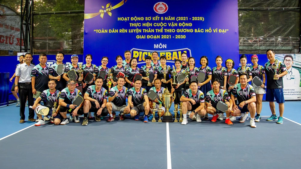 Môn pickleball được nhiều người dân TP.HCM hưởng ứng và hàng loạt giải đấu diễn ra hàng năm. Ảnh: AP