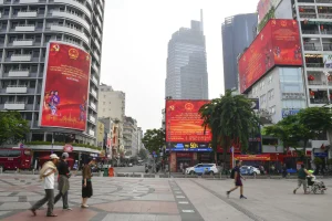 Cả nước sẵn sàng cho ngày bầu cử 8 Nhiều bảng điện tử tuyên truyền về ngày bầu cử cũng được đặt tại phố đi bộ Nguyễn Huệ, phường Sài Gòn. Ảnh: Thanh Tùng