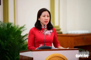 Bà Phạm Thị Thanh Hiền - Giám đốc Sở Nội vụ TP.HCM công bố danh sách những người trúng cử Đại biểu Hội đồng Nhân dân TP.HCM khóa XI - Ảnh: QUANG ĐỊNH