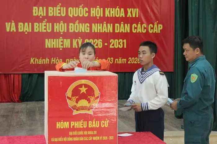 Cử tri là quân và dân đặc khu Trường Sa tại 20 khu vực bỏ phiếu đã hoàn thành việc bầu cử. Riêng cán bộ, chiến sĩ và nhân dân đảo Trường Sa Lớn sẽ bỏ phiếu vào hôm nay 15.3, cùng với ngày bầu cử toàn quốc. Ảnh: Mạnh Thắng