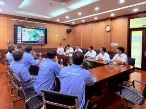 Đại diện hai bên cùng thảo luận các giải pháp nâng cao hiệu quả khai thác cảng và tối ưu chuỗi cung ứng.