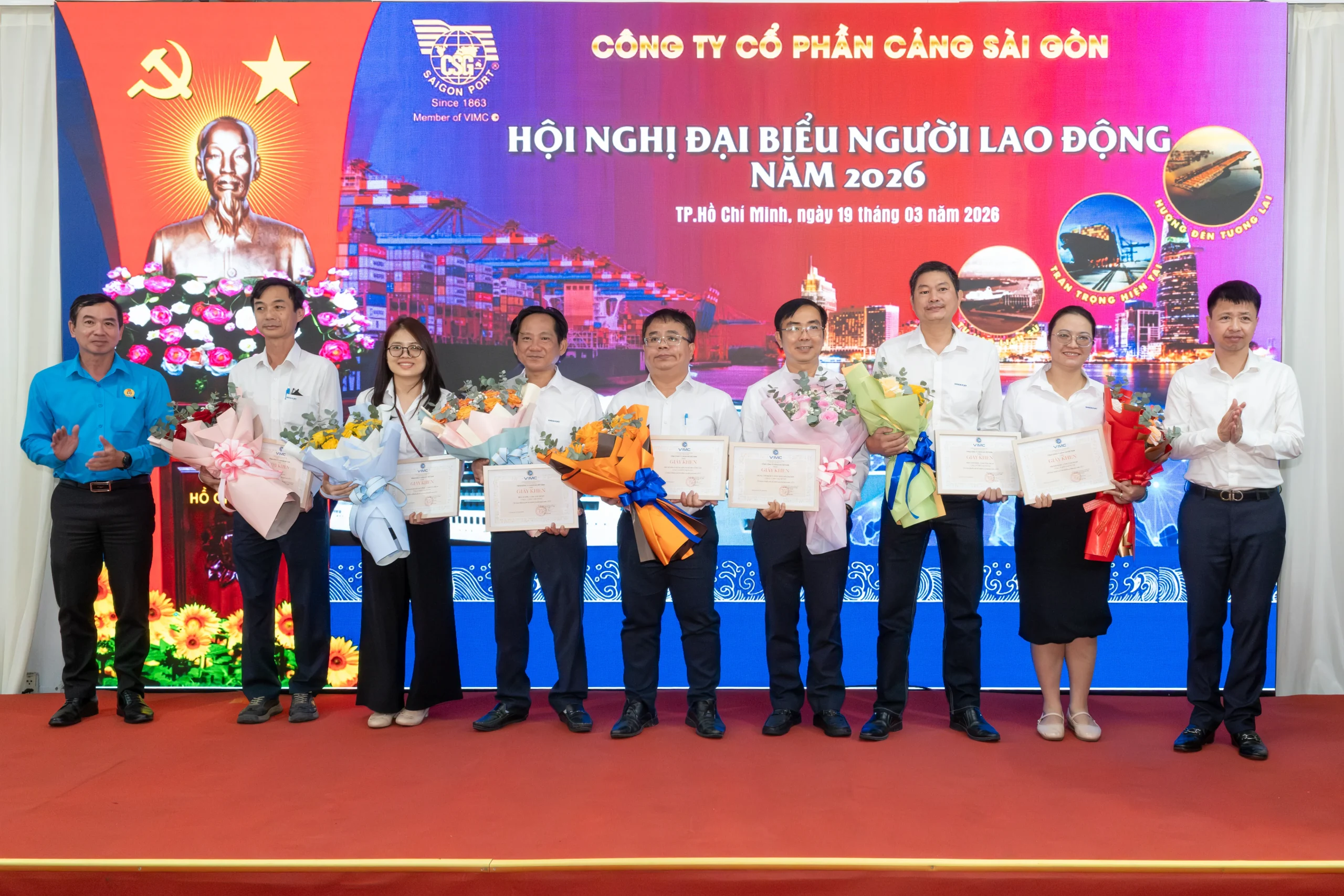 Tập thể các phòng, ban, trung tâm trực thuộc Cảng Sài Gòn được nhận bằng khen VIMC.