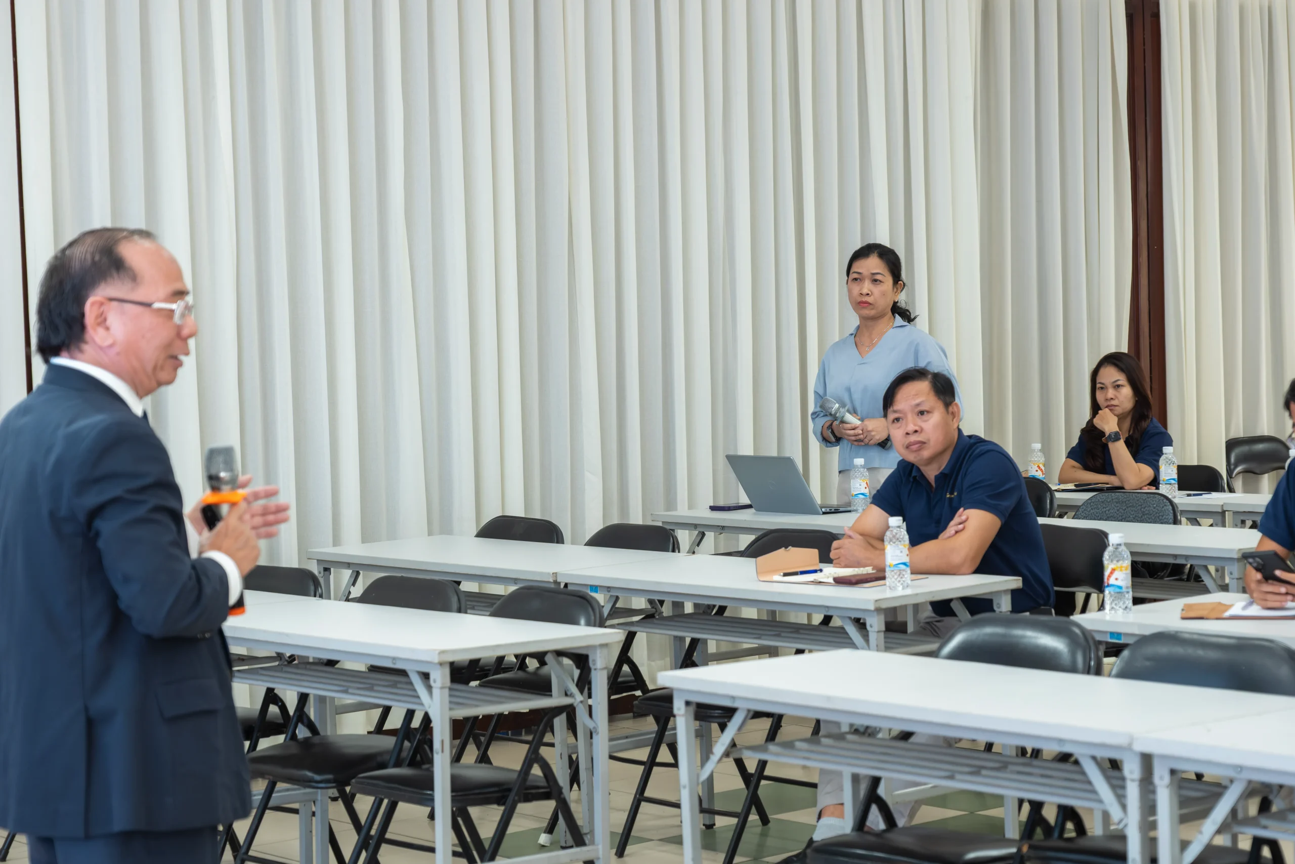 Cảng Sài Gòn hoàn thiện hệ thống năng lực nhân sự, nâng cao hiệu quả khai thác 4 Không khí trao đổi cởi mở giữa giảng viên và học viên trong quá trình triển khai nội dung đào tạo tại lớp học.