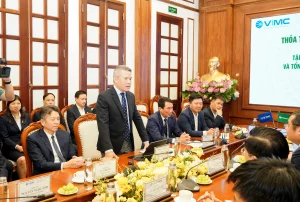 Chủ tịch HĐQT VIMC Nguyễn Cảnh Tĩnh phát biểu tại lễ ký kết