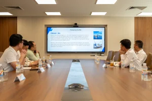 Đại diện đoàn KR STAR LINE trình bày kế hoạch mở rộng thị trường trong bối cảnh ngành vận tải biển có nhiều biến động.