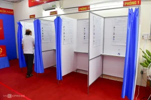 Cả nước sẵn sàng cho ngày bầu cử 9 Bên trong phòng cử tri viết phiếu cũng được chuẩn bị kỹ lưỡng, hoàn tất trước ngày bầu cử. Ảnh: Thanh Tùng