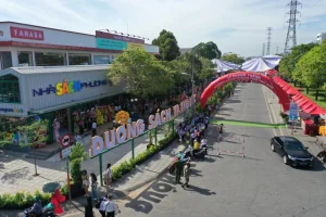 Không gian văn hóa Hồ Chí Minh tại Đường sách Thủ Đức hoạt động từ cuối năm 2023, trở thành điểm đến quen thuộc của học sinh tiểu học và THCS trên địa bàn. Các trường thường tổ chức tham quan theo nhóm, kết hợp học tập ngoại khóa với trải nghiệm văn hóa. Ảnh: Duy Hiệu.