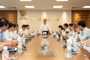 Đồng chí Nguyễn Cảnh Tĩnh - Bí thư Đảng ủy, Chủ tịch Hội đồng quản trị - dẫn đầu Đoàn công tác Đảng ủy VIMC làm việc với Đảng ủy Cảng Sài Gòn.