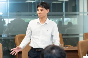 Đồng chí Phạm Trường Giang - Đảng ủy viên, Phó Tổng giám đốc Cảng Sài Gòn - tập trung vào công tác chuẩn bị và triển khai dự án Cảng trung chuyển quốc tế Cần Giờ.