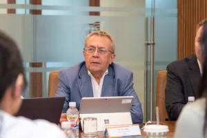 Mr. Alf Kåre - Giám đốc khu vực của ABB - chia sẻ các giải pháp tự động hóa thiết bị cẩu bờ, cẩu khung, tích hợp OCR chuyên biệt theo ngành cảng biển.