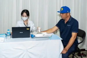 Chăm lo sức khỏe người lao động, bảo đảm hoạt động khai thác an toàn tại Cảng Sài Gòn 4 Người lao động thực hiện kiểm tra sức khỏe chuyên sâu dưới sự thực hiện của nhân viên y tế Bệnh viện Đa khoa Bưu Điện TP.HCM.