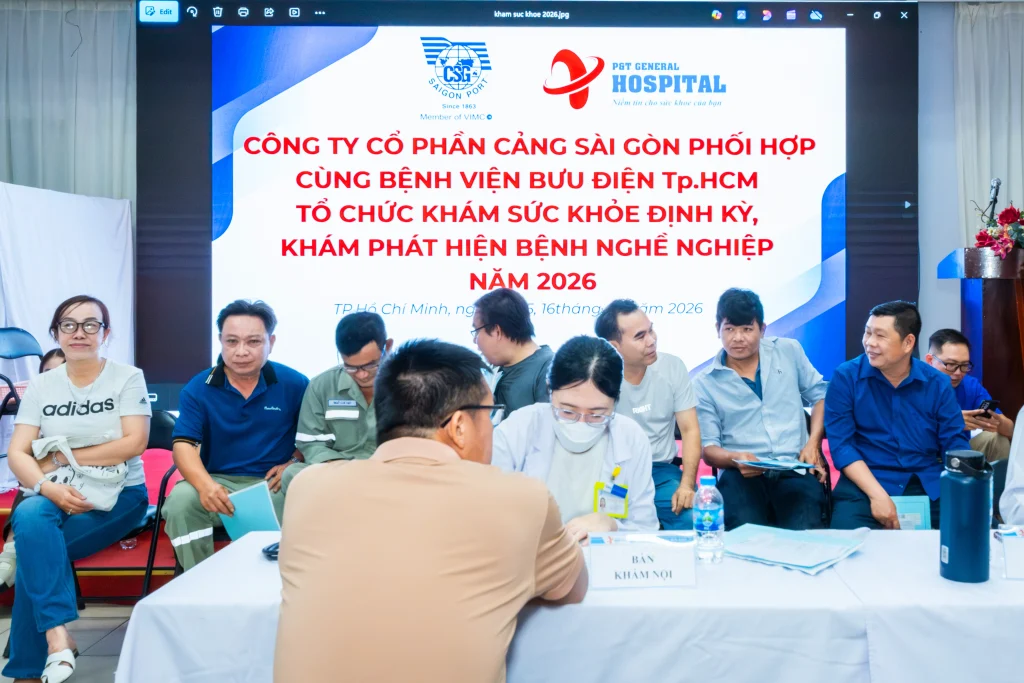 Hoạt động khám sức khỏe định kỳ và tầm soát bệnh nghề nghiệp năm 2026 được tổ chức tại Hội trường Văn phòng Điều hành.