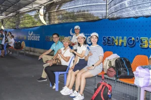 Các cổ động viên Cảng Sài Gòn luôn sẵn sàng “tiếp lửa”, góp phần tiếp thêm động lực để các vận động viên tự tin thi đấu.