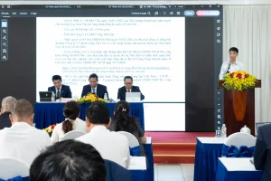 Ông Phạm Trường Giang - Phó Tổng giám đốc Cảng Sài Gòn - công bố Tờ trình phê duyệt chủ trương góp vốn thành lập Liên doanh đầu tư Dự án Cảng trung chuyển quốc tế Cần Giờ.